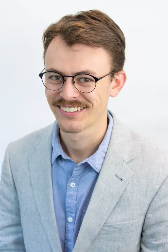 hingl_kurtis.png