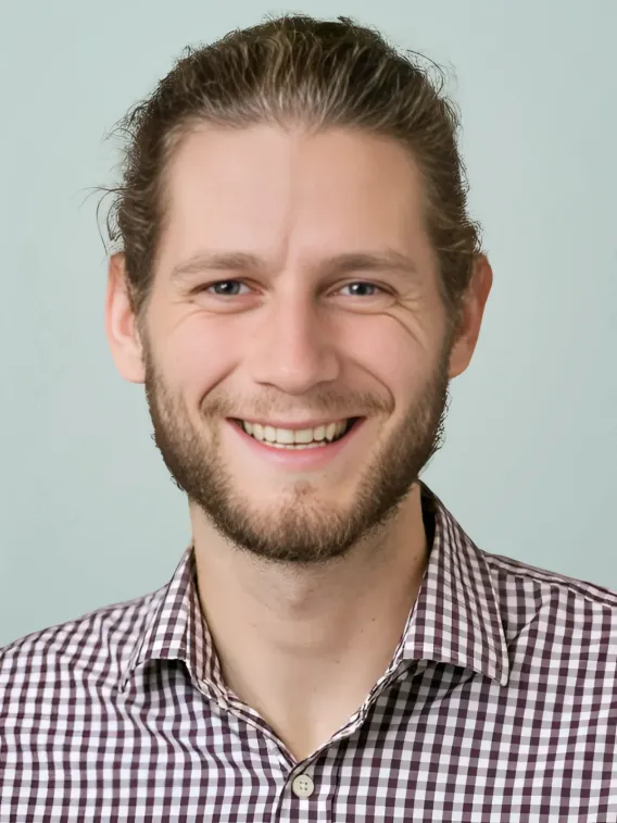 Bryan Leonard Headshot