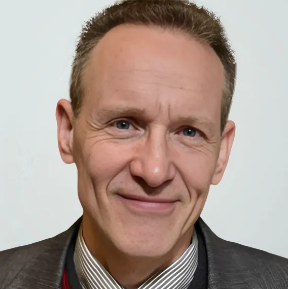 Daniel Klein Headshot