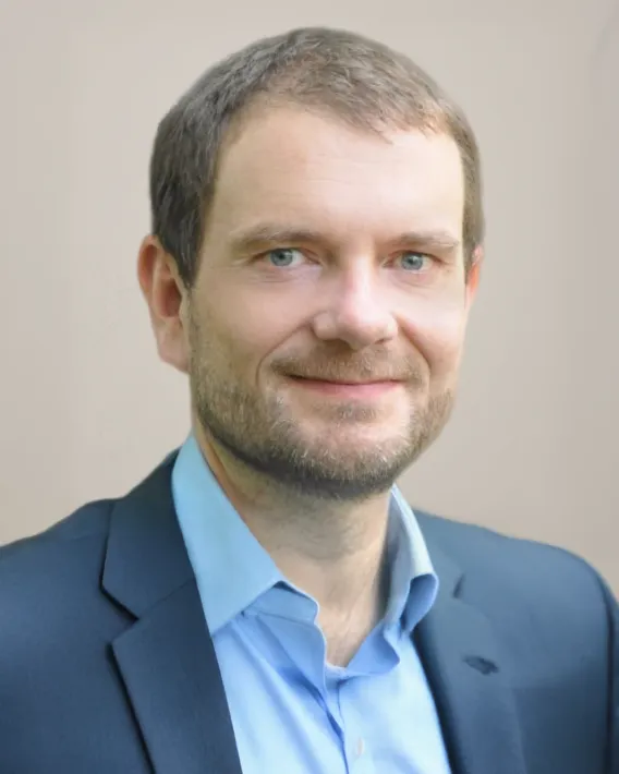 Jonathan Schulz Headshot