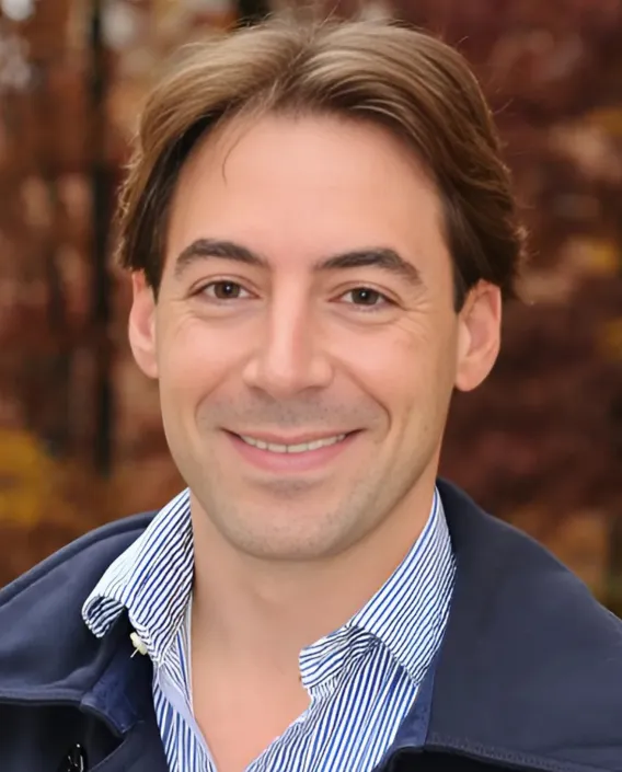 Peter Leeson Headshot