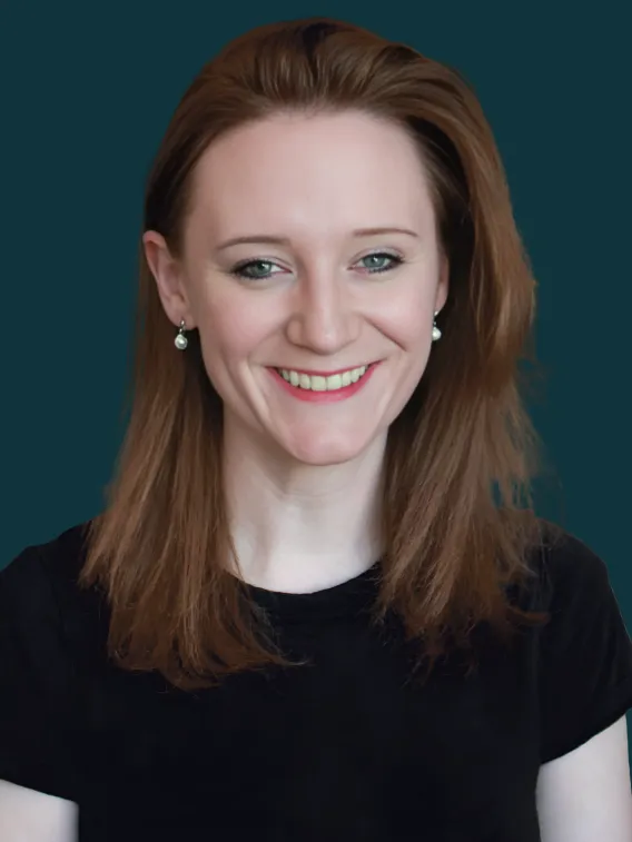 Rebecca Lowe Headshot