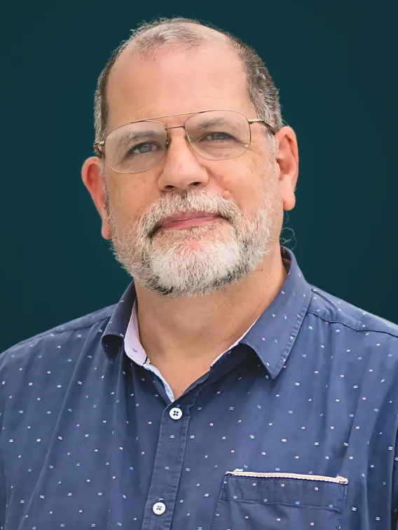 Tyler Cowen Headshot