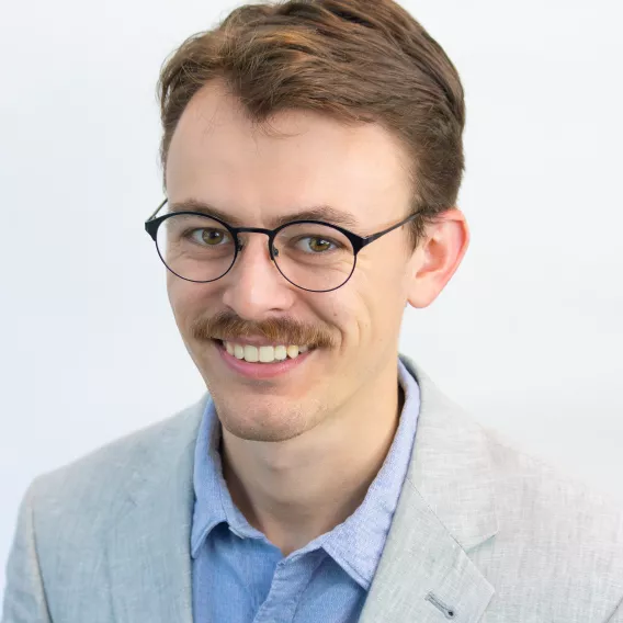 hingl_kurtis.png
