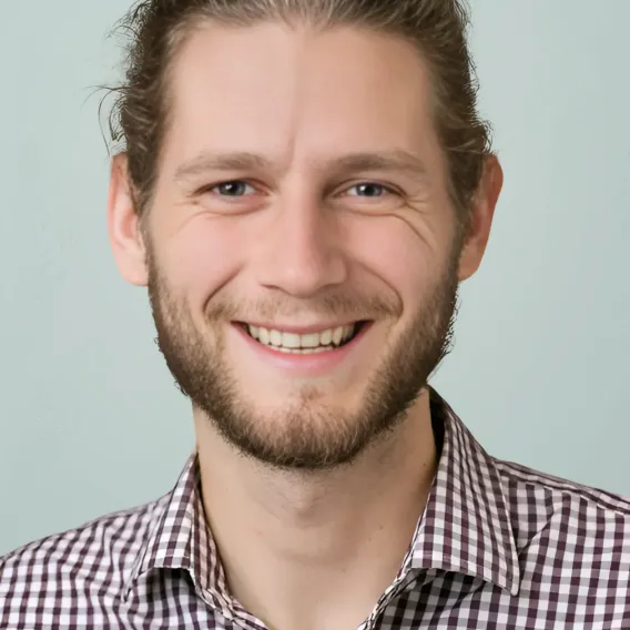 Bryan Leonard Headshot