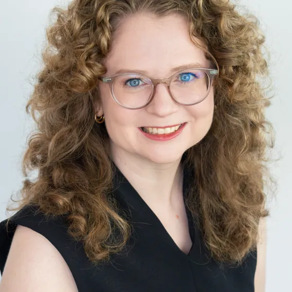 Kristen Collins Headshot