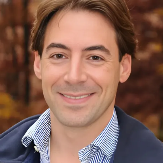 peter_leeson_v2.jpg Peter Leeson Headshot