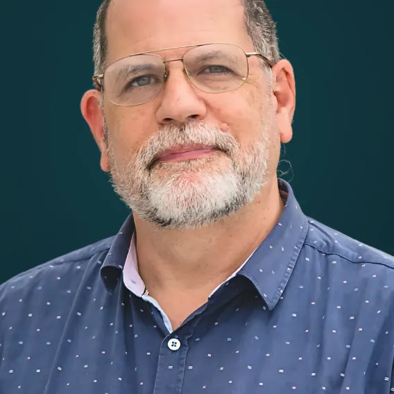 Tyler Cowen Headshot
