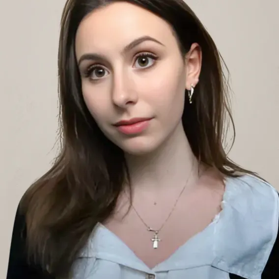 zandi_eberstadt_2.png Zandi Eberstadt Headshot