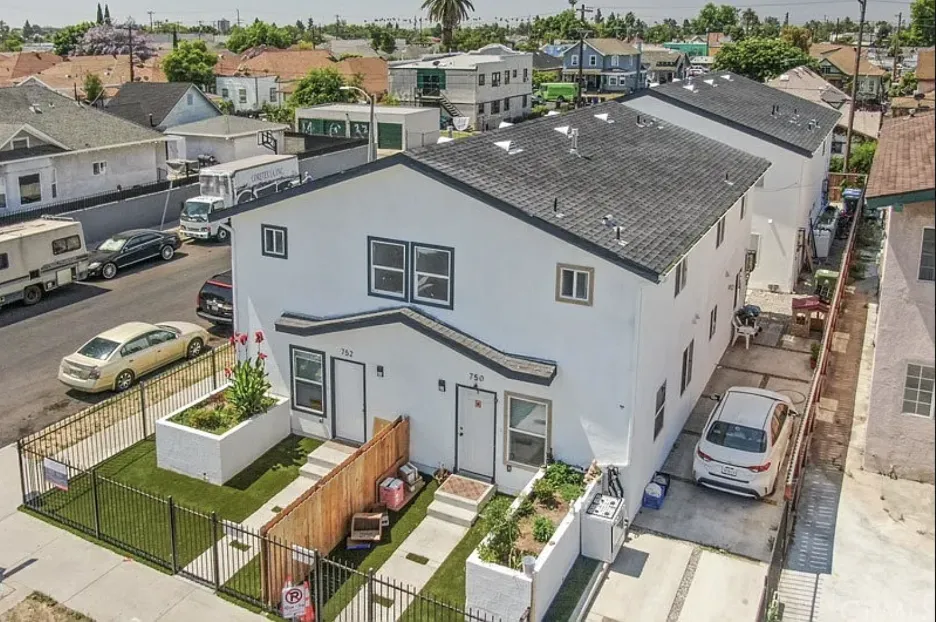 FIGURE 1. An example of a double duplex 