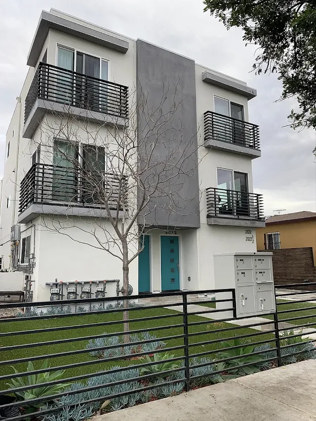 FIGURE 4. Twelve-Bedroom, 13-Bathroom Double Duplex Structure